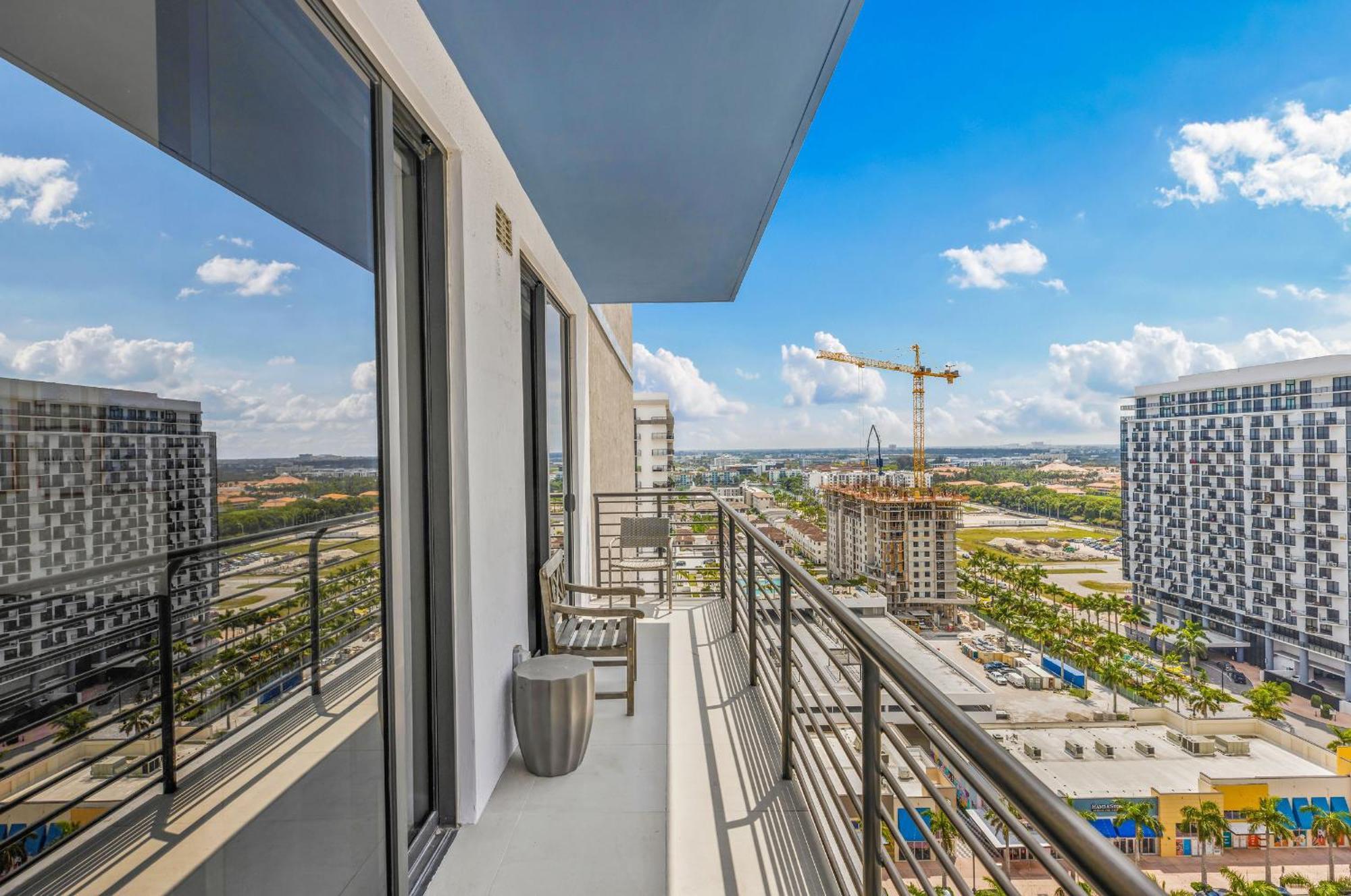 Modern Downtown Doral One-bedroom With Golf Course Views * Miami