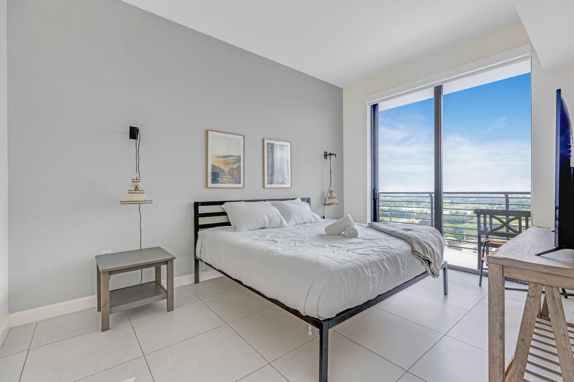 Modern Downtown Doral One-bedroom With Golf Course Views Miami