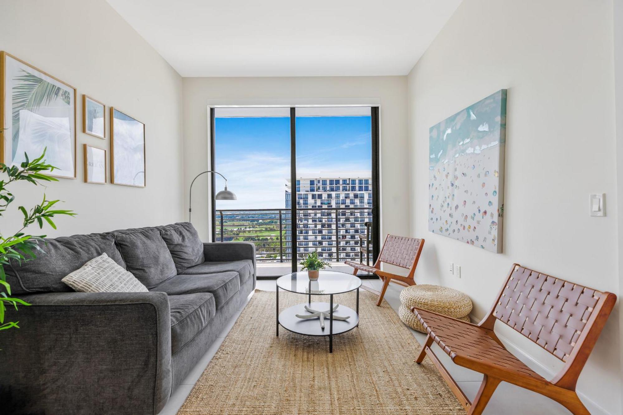 Modern Downtown Doral One-bedroom With Golf Course Views *