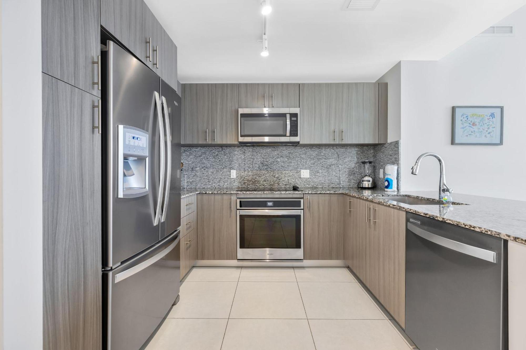 Apartment Modern Downtown Doral One-bedroom With Golf Course Views