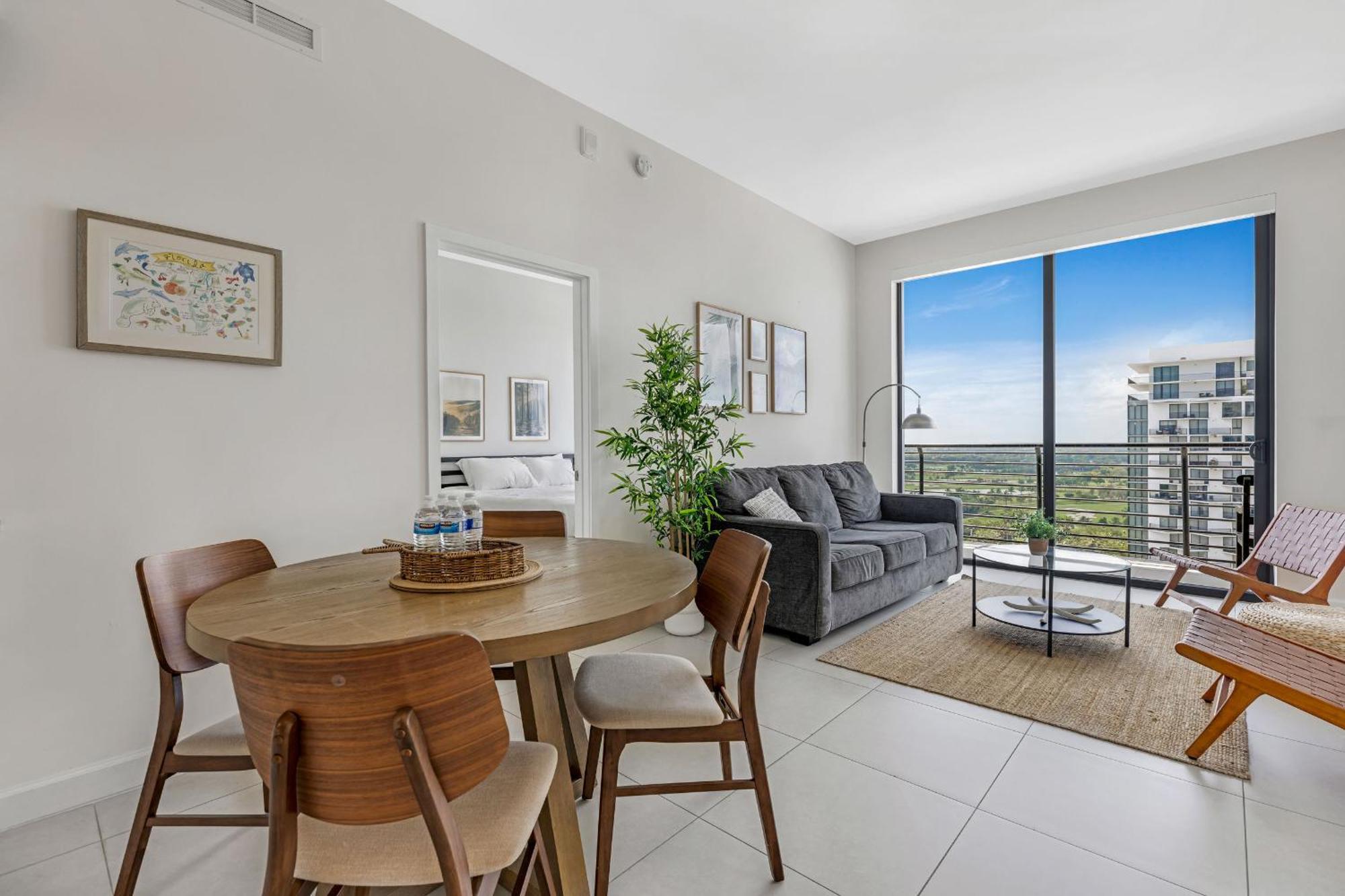 Modern Downtown Doral One-bedroom With Golf Course Views Apartment