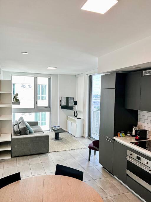 Grand View 1709 Apartment