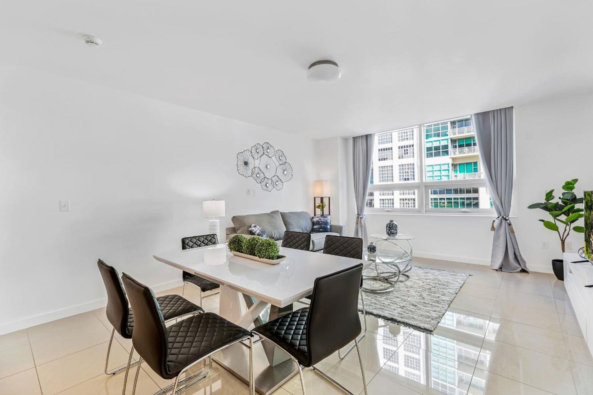 Modern 2-bd In The Heart Of Midtown Apartment *