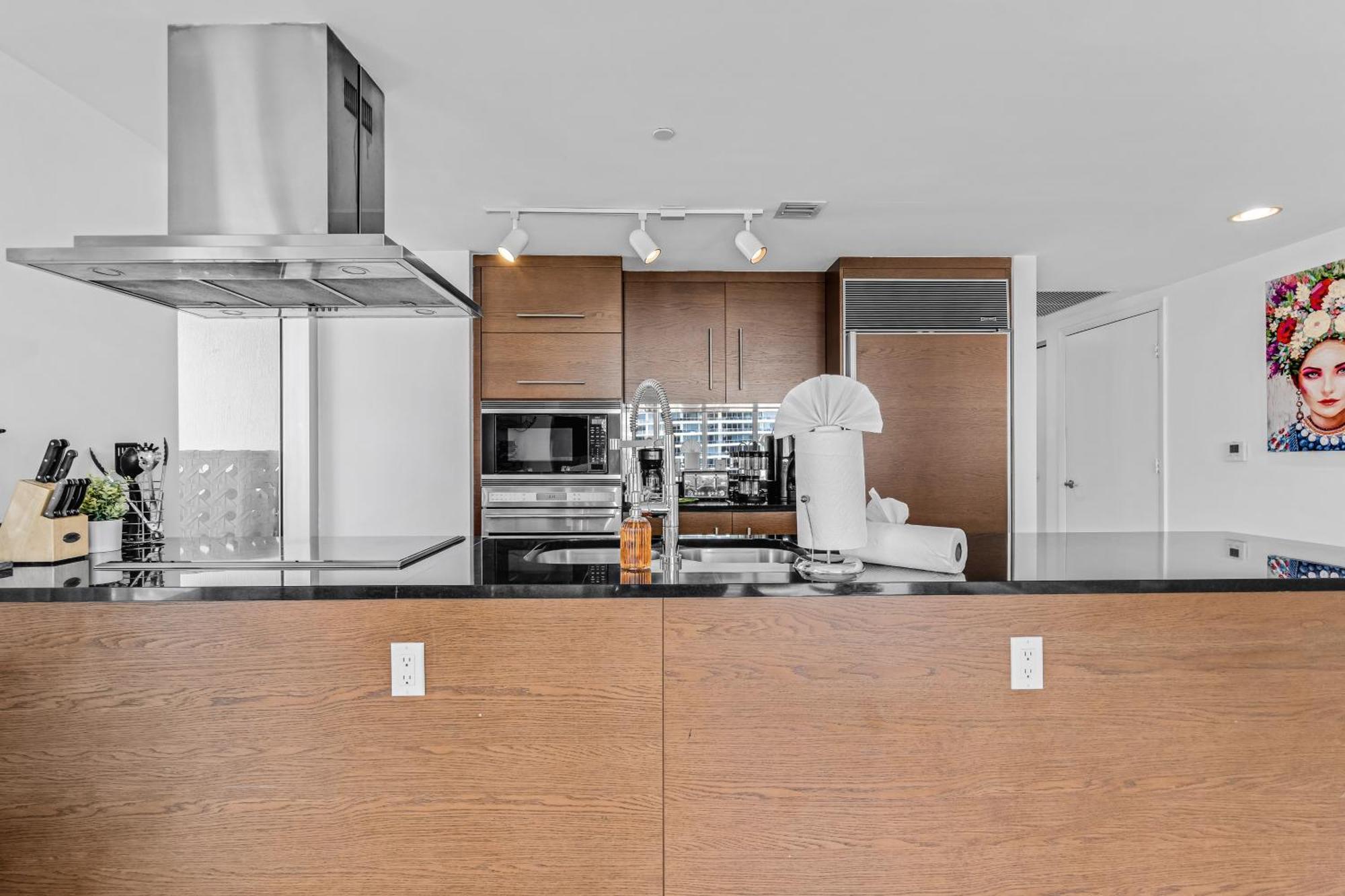 Luxurious At Icon With Views Apartment Miami
