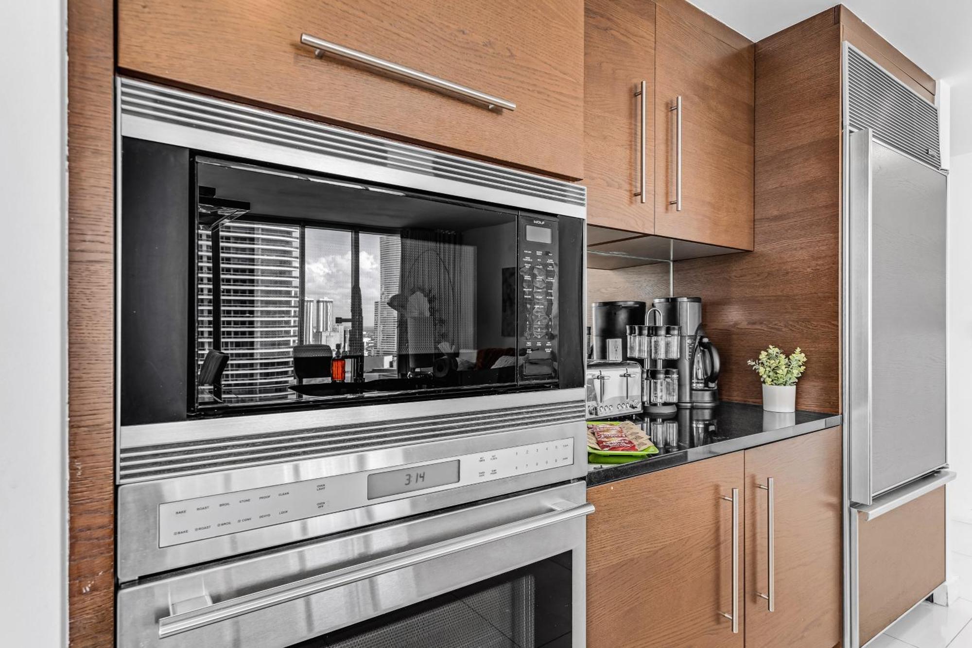 Luxurious At Icon With Views Apartment *