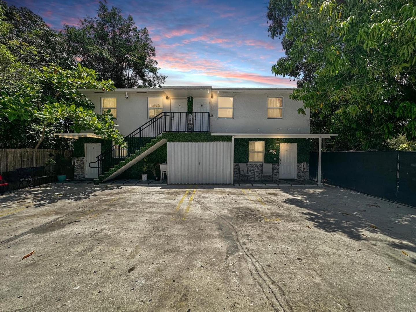Vacay Spot Wynwood: Urban Jungle Oasis With Massage Shower & Bbq Patio Miami
