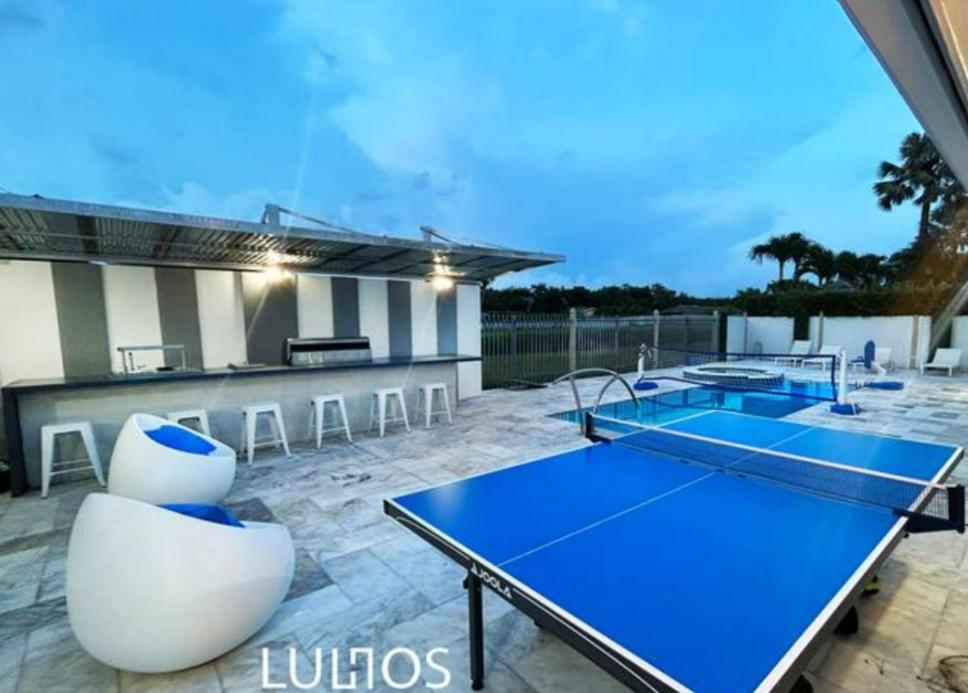 Luxurious With Bbq, Hot Tub, Heated Pool & Wifi - L36 Casa de férias *