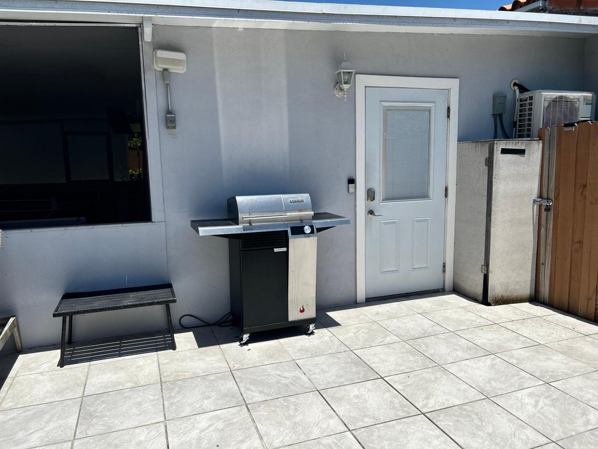 Casa de férias Main House 3 Bed 2 Bath & 1 Bed 1 Bath *