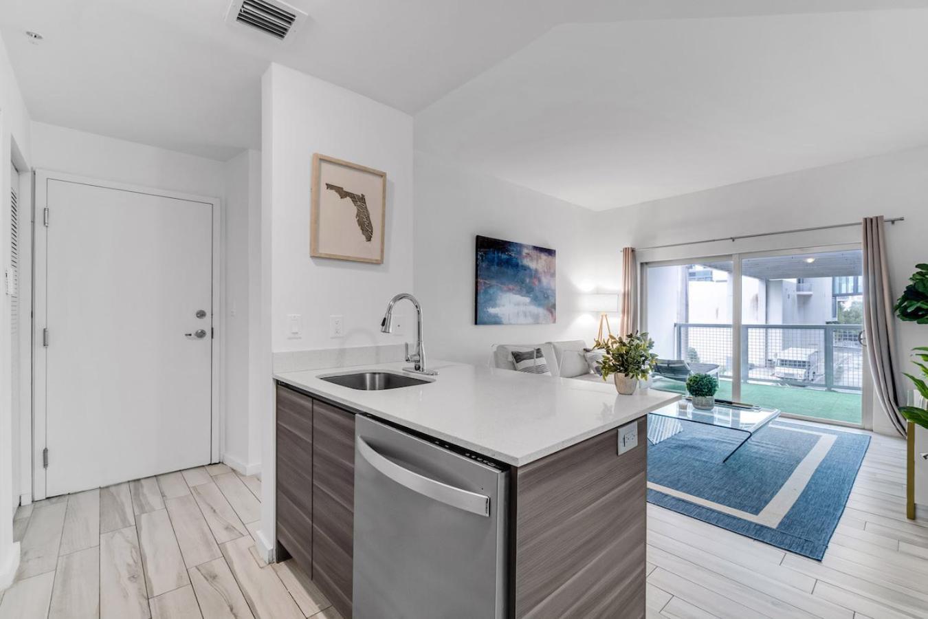 Apartment Lovely Unit Mins From Wynwood With Free Parking *