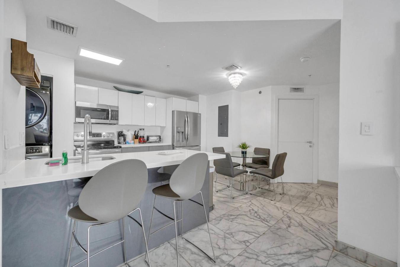Apartment Subtle 2 Bed In Edgewater Near Downtown With Free Parking *