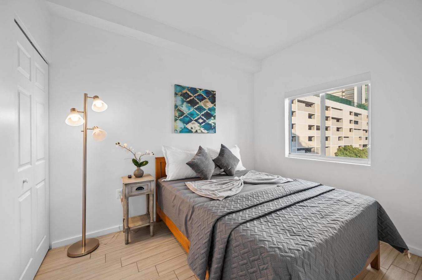 Subtle 2 Bed In Edgewater Downtown With Free Parking Apartamento *