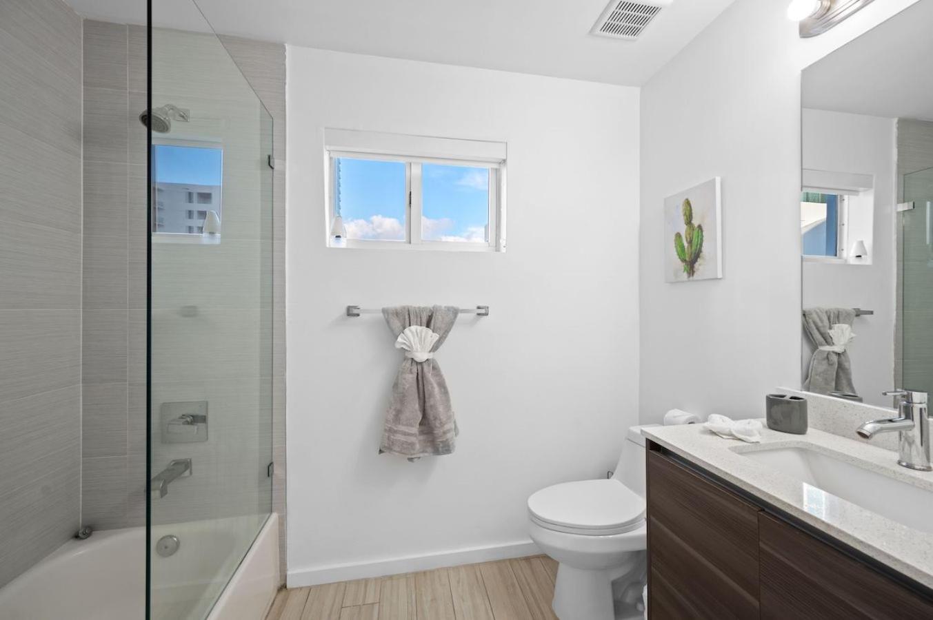 Subtle 2 Bed In Edgewater Downtown With Free Parking * Miami