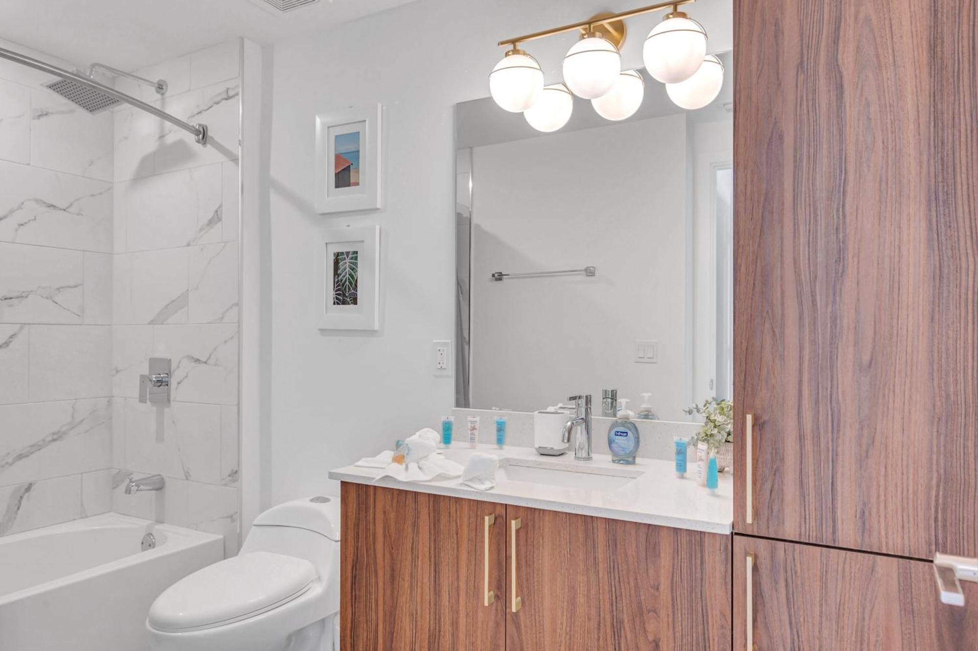 Amazing 2 Bd Downtown Mins From Brickell With Free Parking