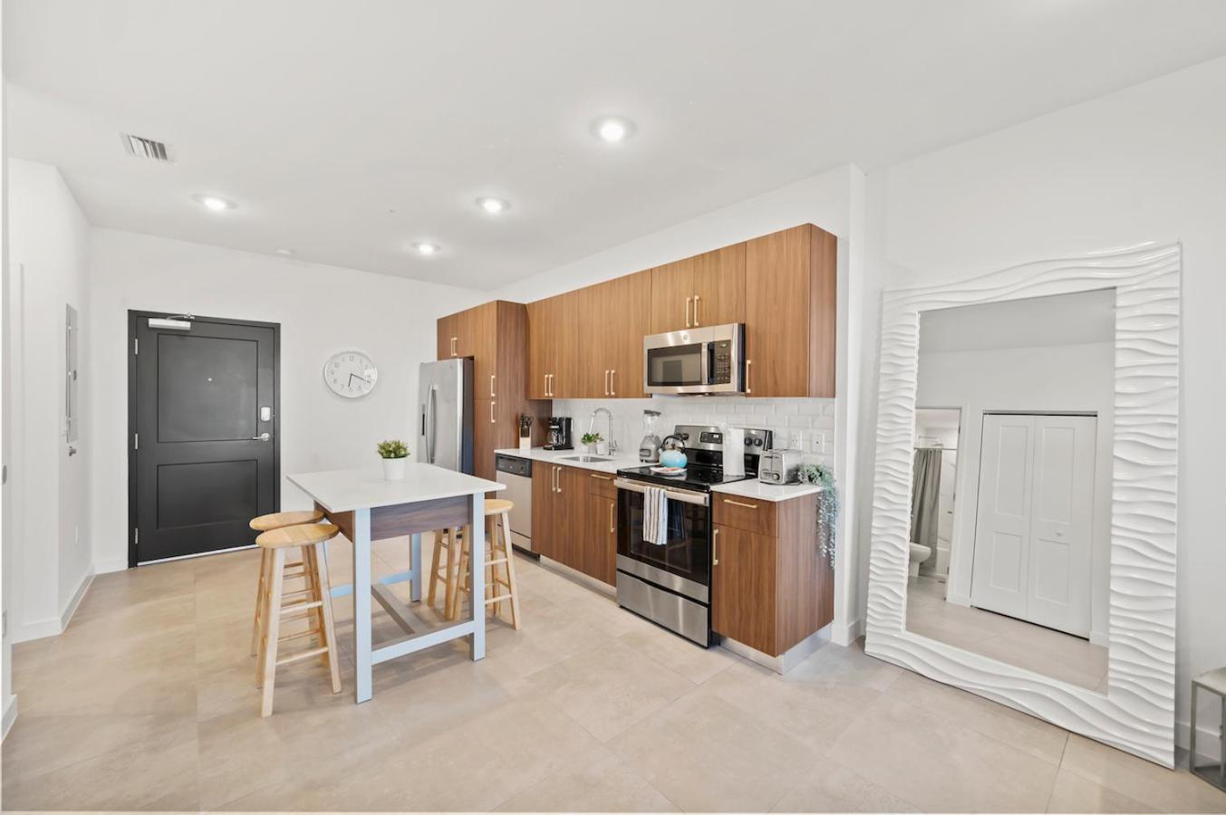 Beautiful Unit In Downtown With Free Parking Apartamento
