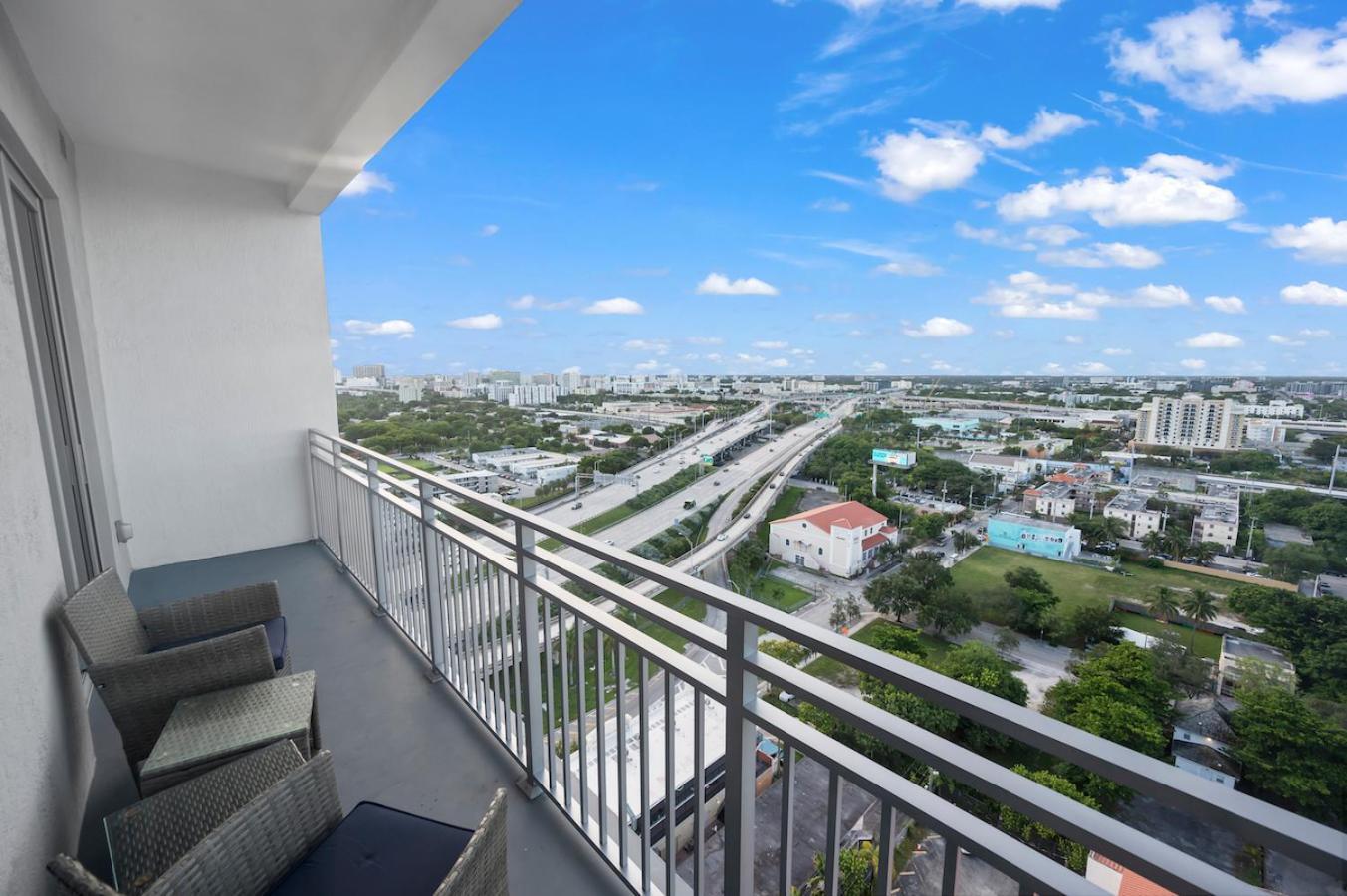 Beautiful Unit In Downtown With Free Parking Apartamento