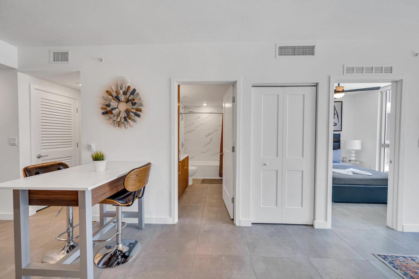 Apartment Amazing Unit In Downtown With Free Parking *