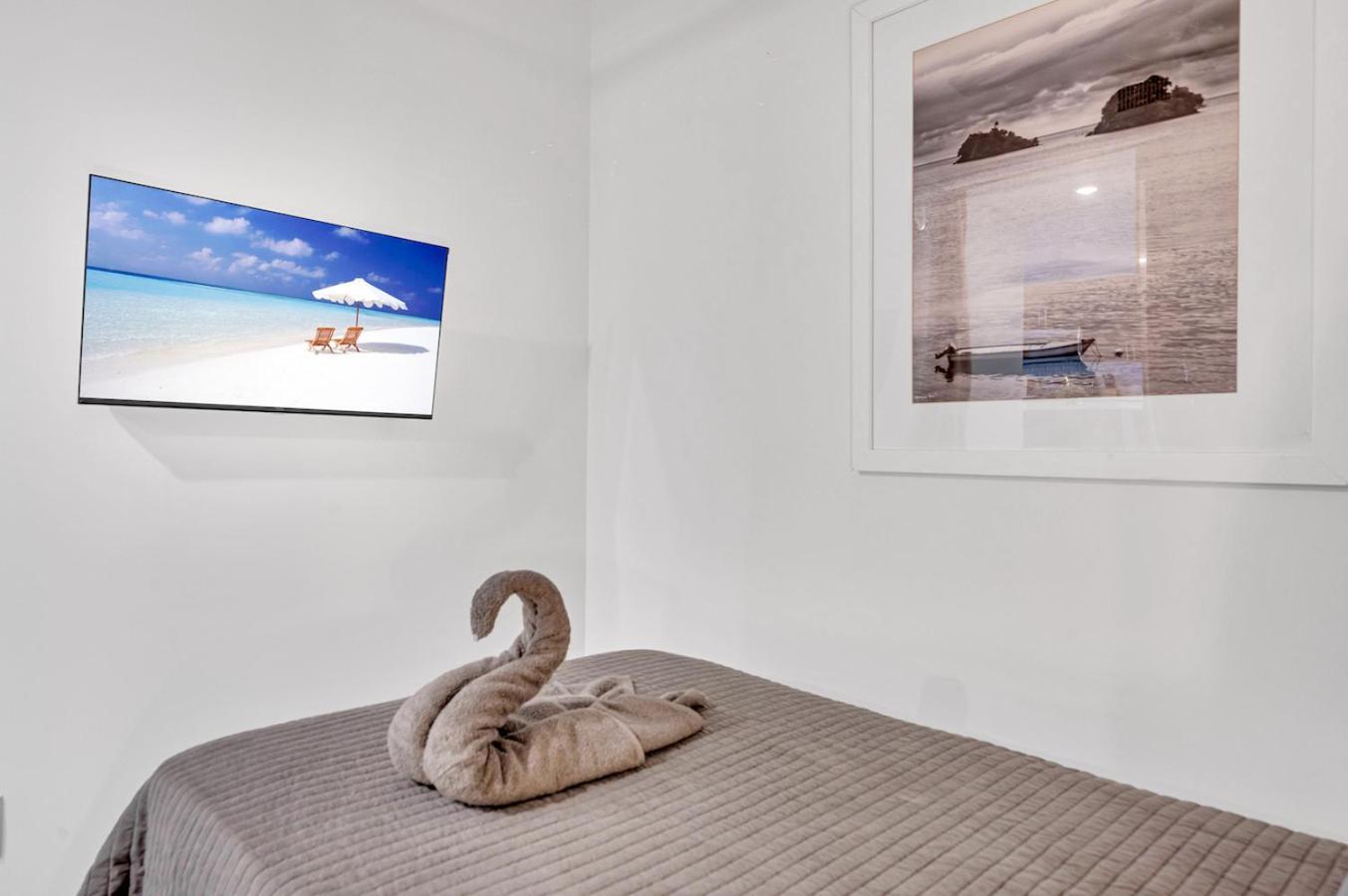 Beautiful Unit With Amazing View & Free Parking Apartment