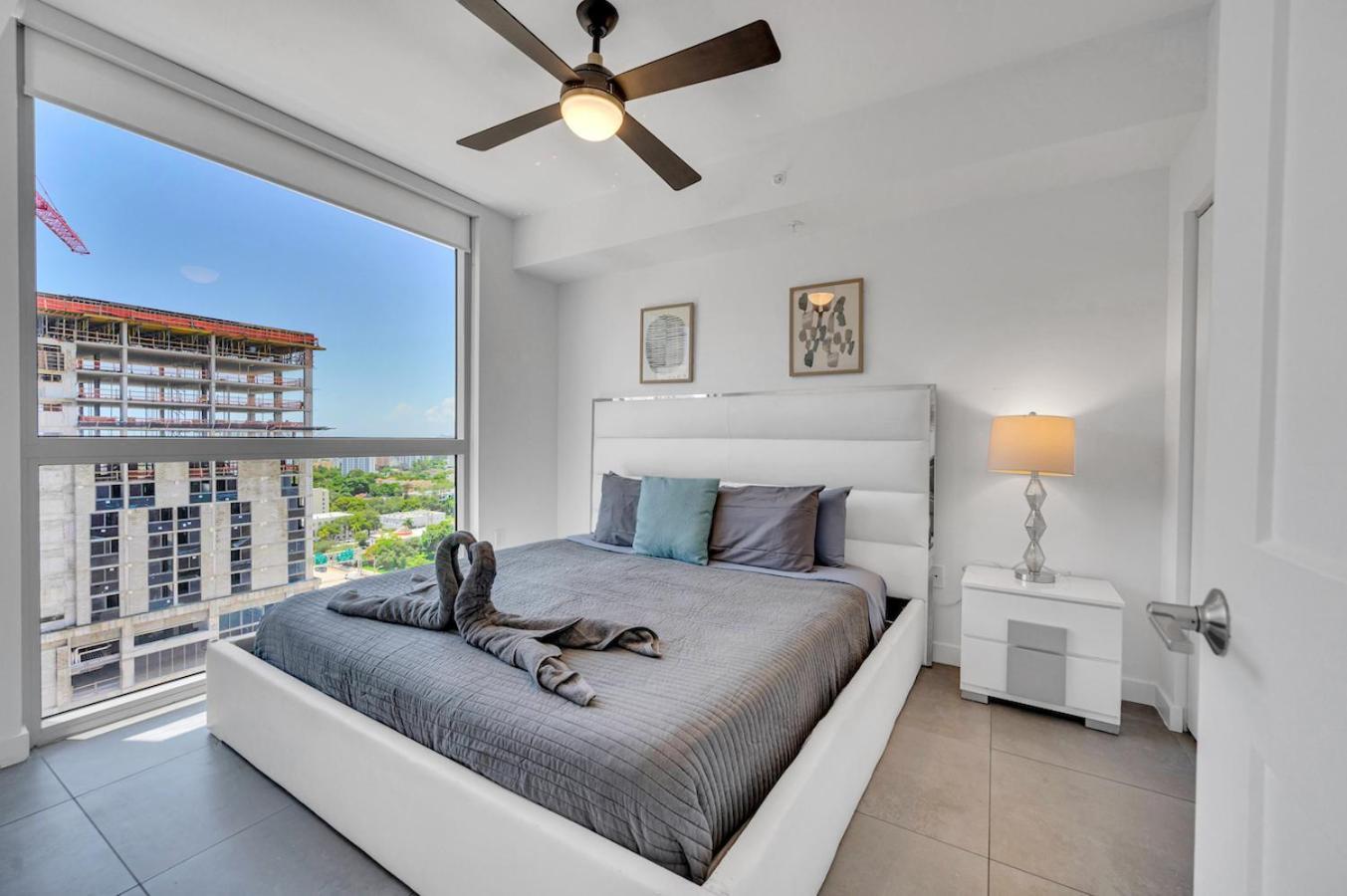 Beautiful Unit With Amazing View & Free Parking