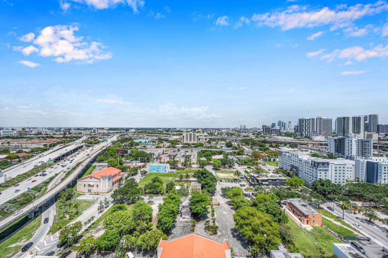 Modern 2 Bed Mins From Brickell With Free Parking * Miami