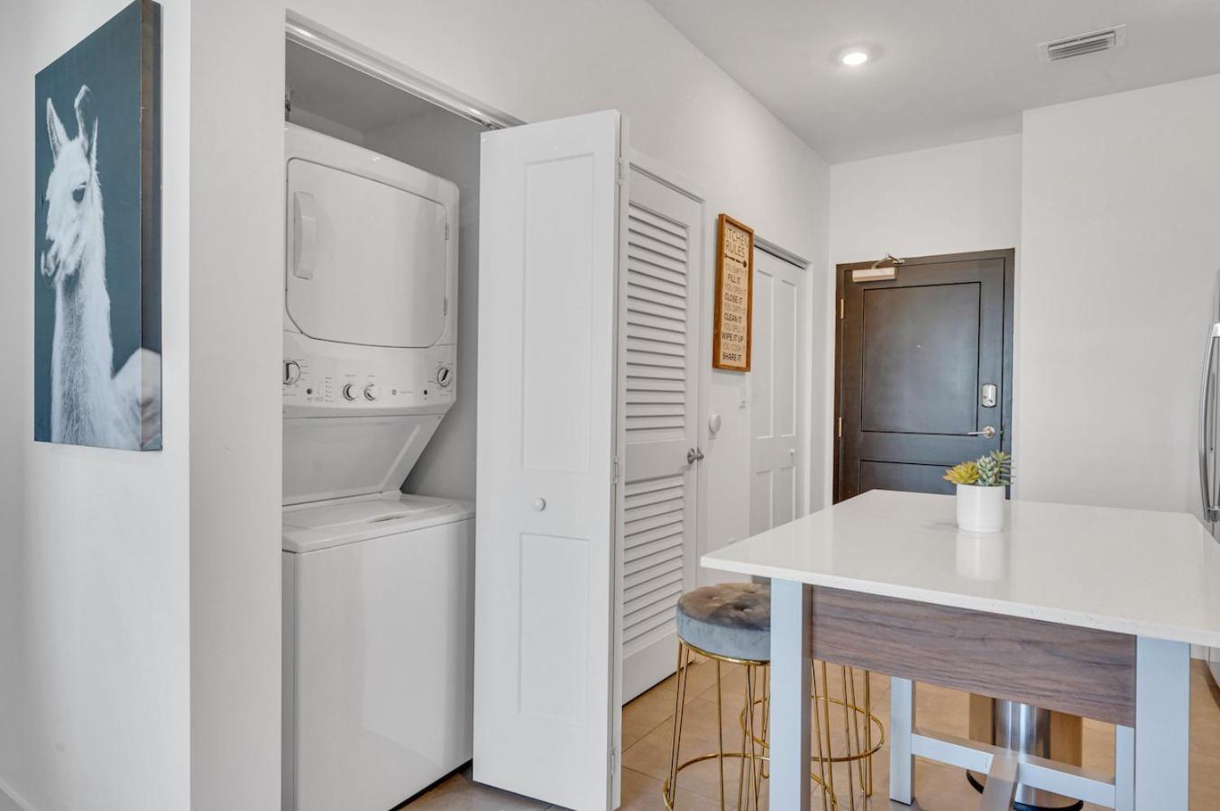 Modern 2 Bed Mins From Brickell With Free Parking Miami