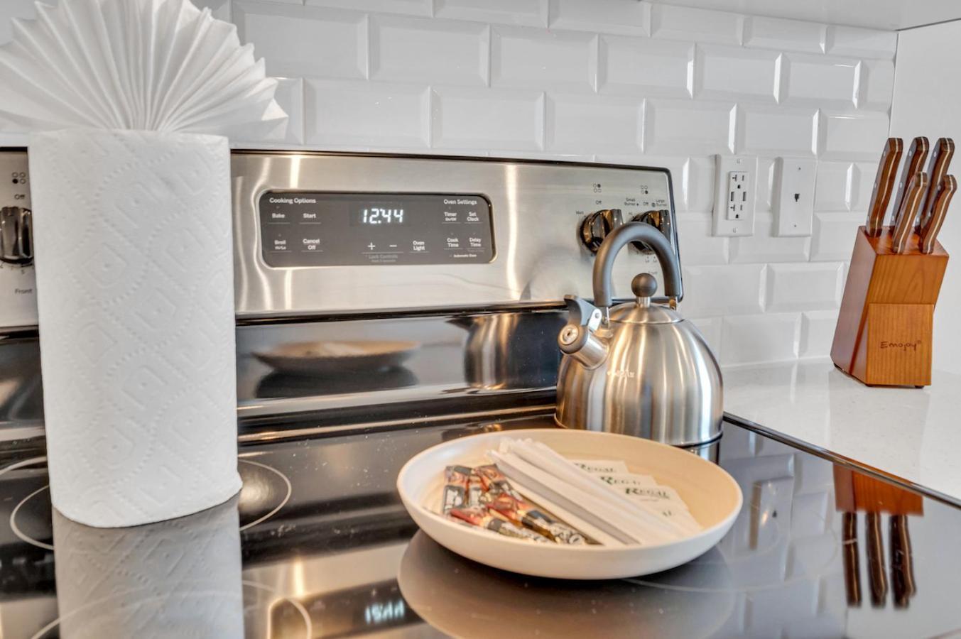 Modern 2 Bed Mins From Brickell With Free Parking Apartment Miami