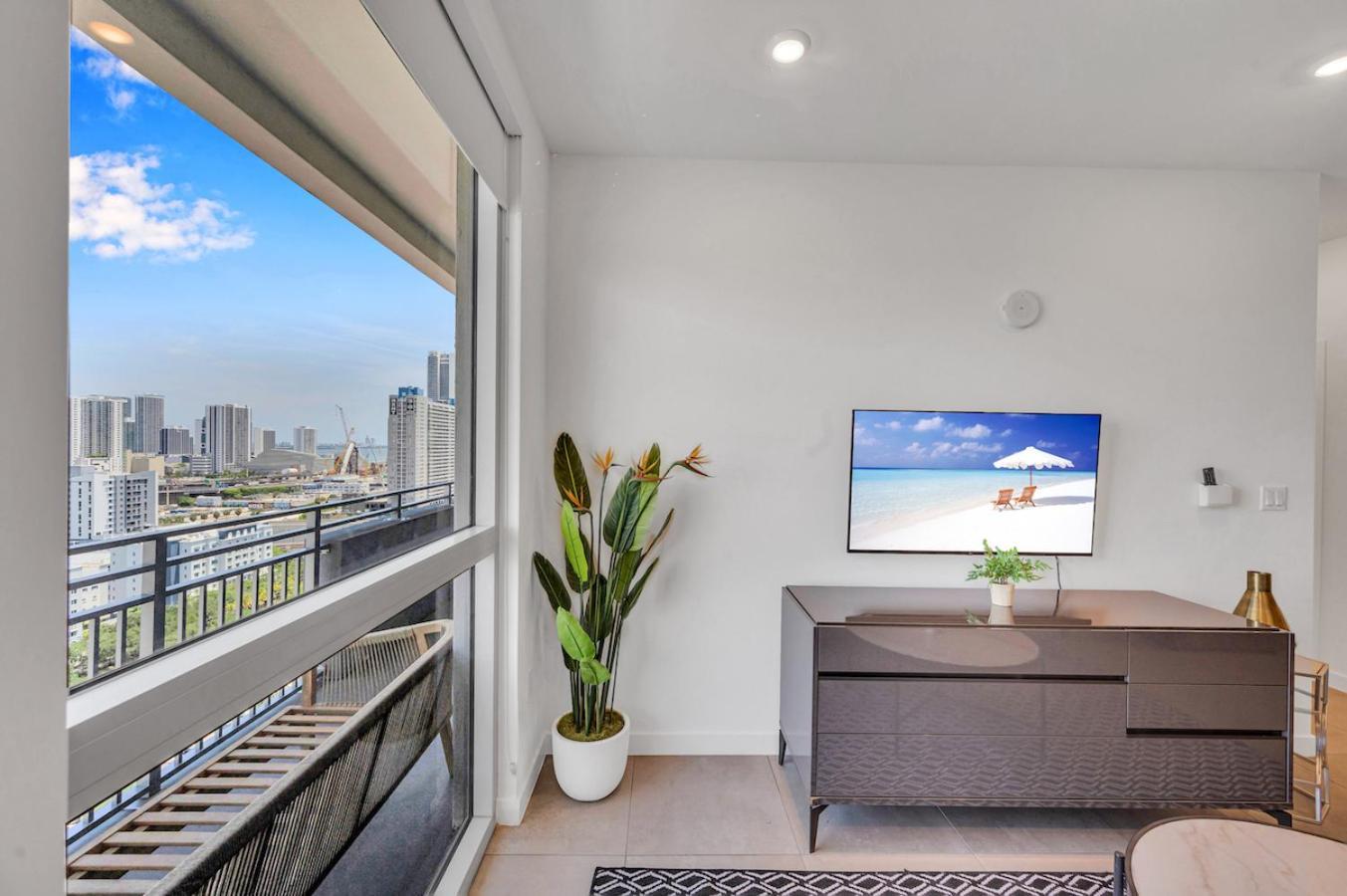 Apartment Modern 2 Bed Mins From Brickell With Free Parking *