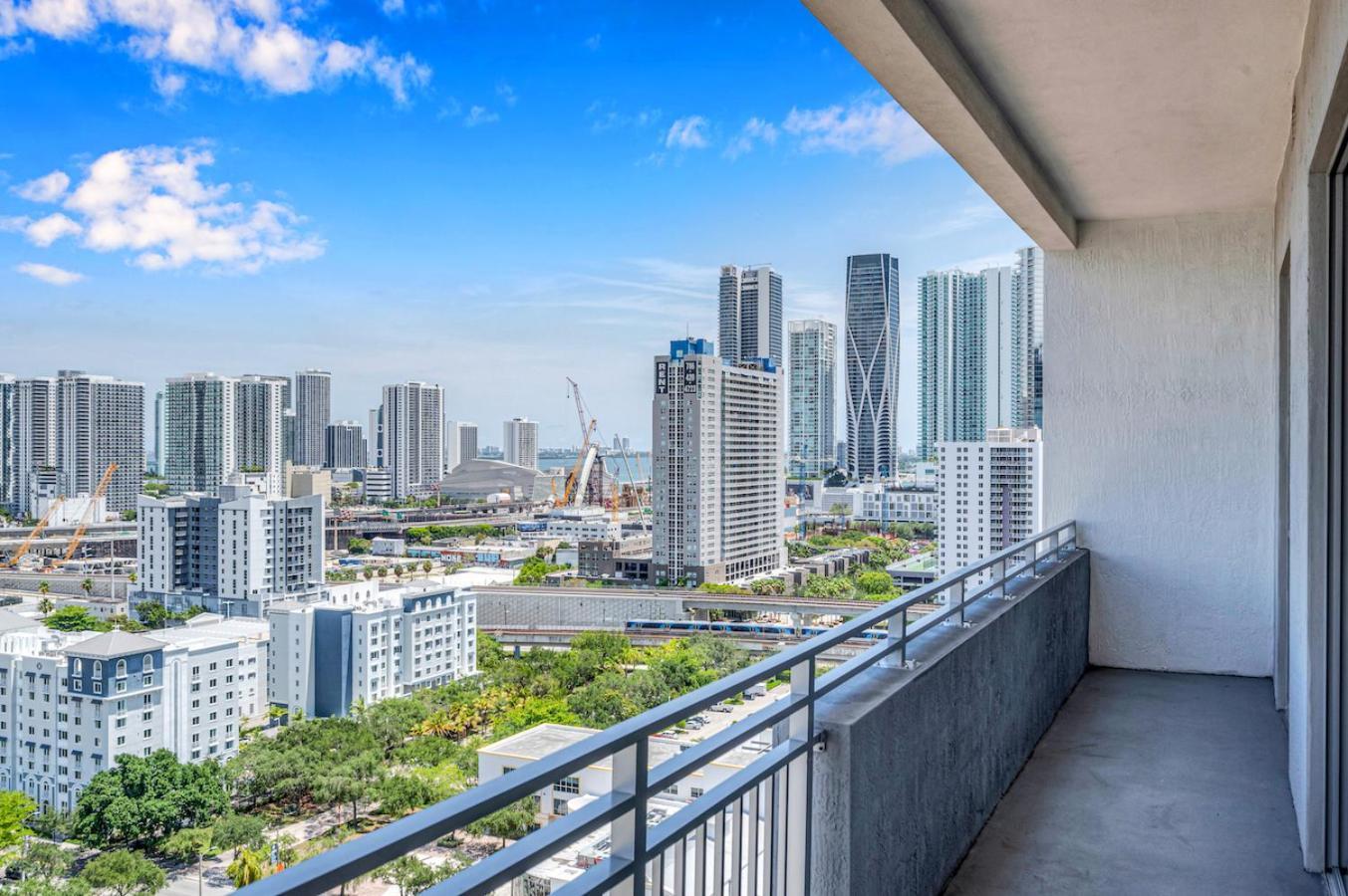 Apartment Modern 2 Bed Mins From Brickell With Free Parking