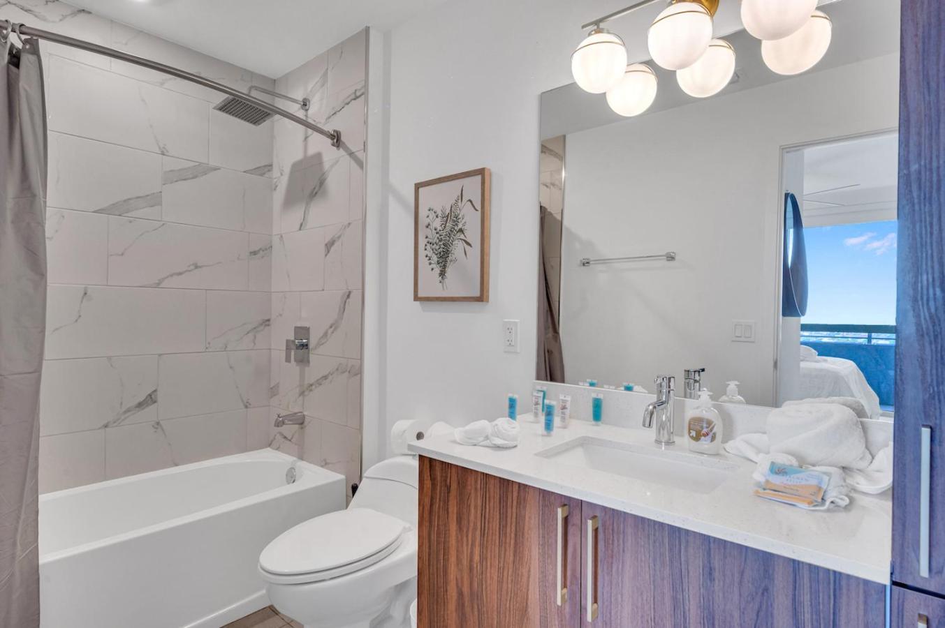 Modern 2 Bed Mins From Brickell With Free Parking Apartment Miami