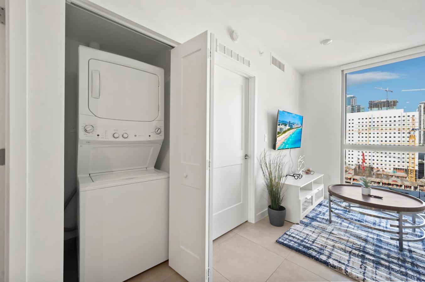 Modern Unit Mins From Brickell With Free Parking
