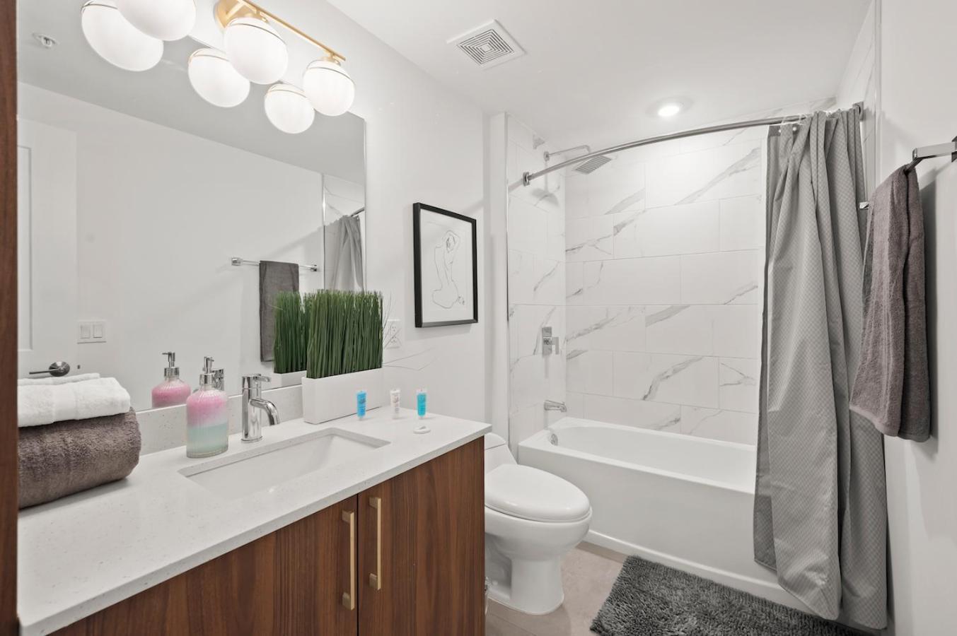 Modern Unit Mins From Brickell With Free Parking *