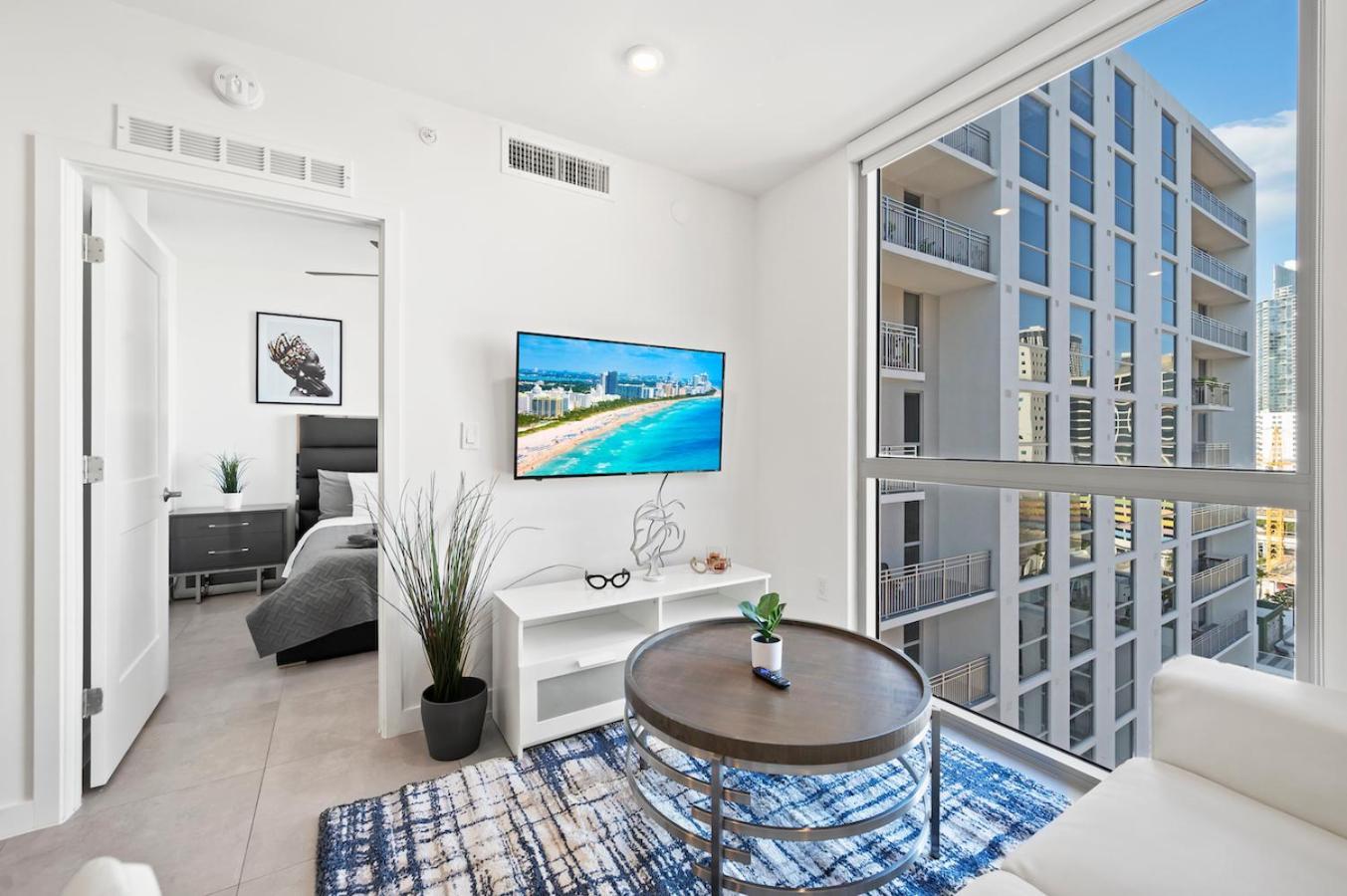 Modern Unit Mins From Brickell With Free Parking