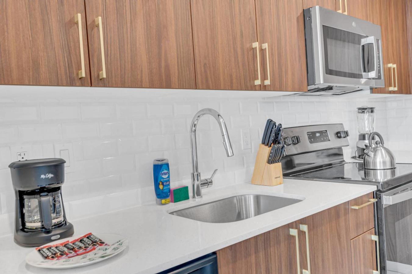 Centrally Located 2 Bed In The Heart Of Downtown With Free Parkin * Miami
