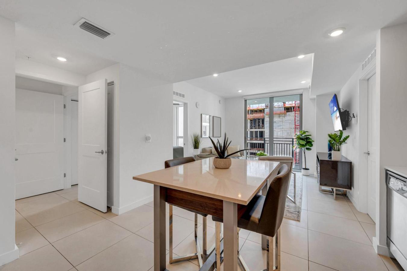Centrally Located 2 Bed In The Heart Of Downtown With Free Parkin Apartment Miami