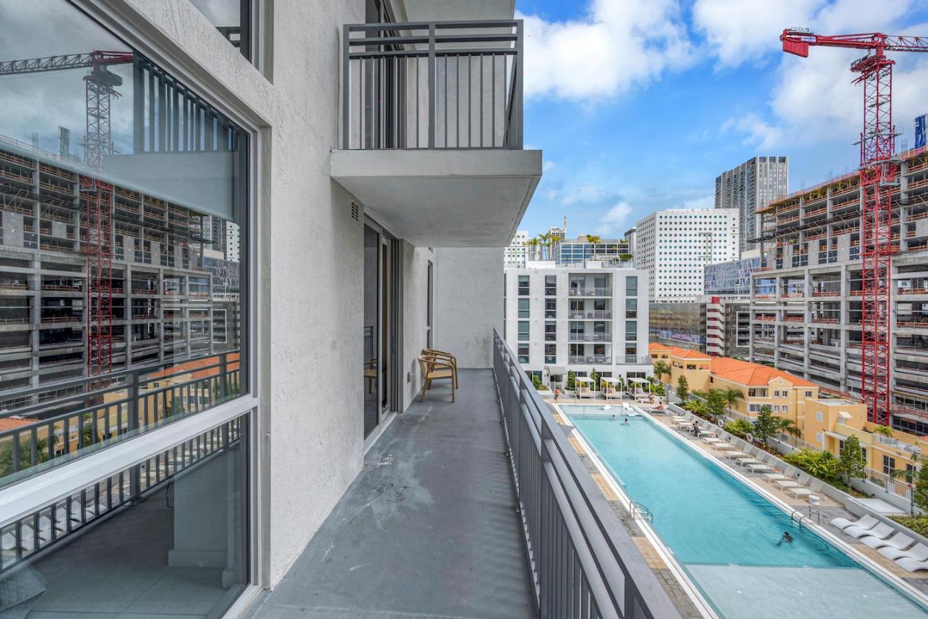 Apartment Centrally Located 2 Bed In The Heart Of Downtown With Free Parkin