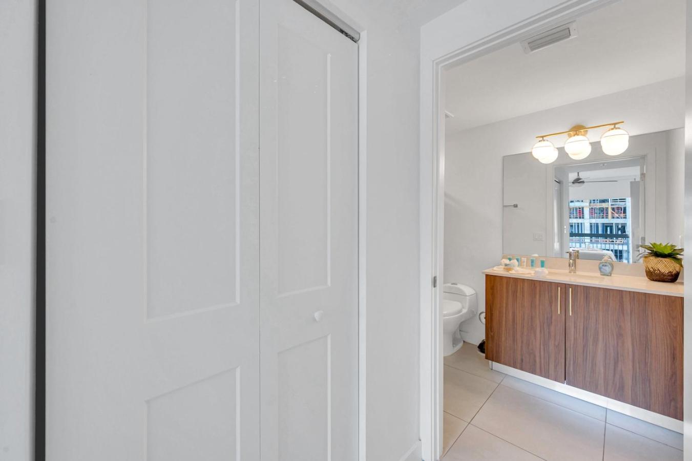 Centrally Located 2 Bed In The Heart Of Downtown With Free Parkin Apartment Miami
