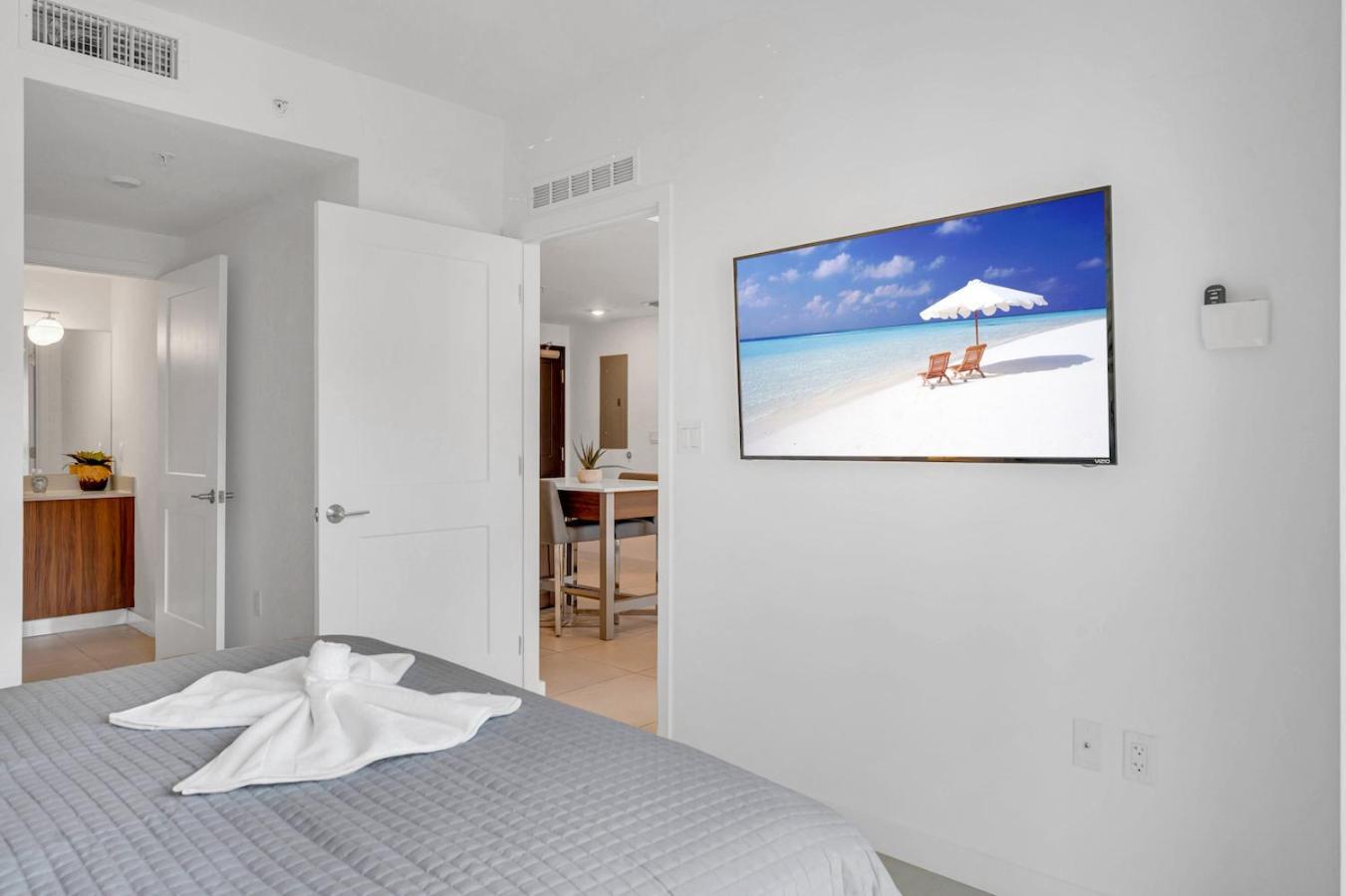 Centrally Located 2 Bed In The Heart Of Downtown With Free Parkin Miami