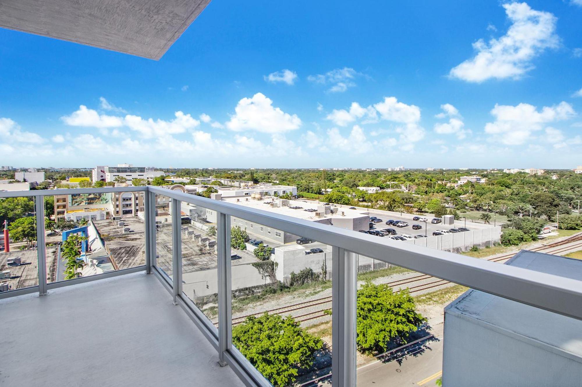 Apartment Quadro Residences By Ionica