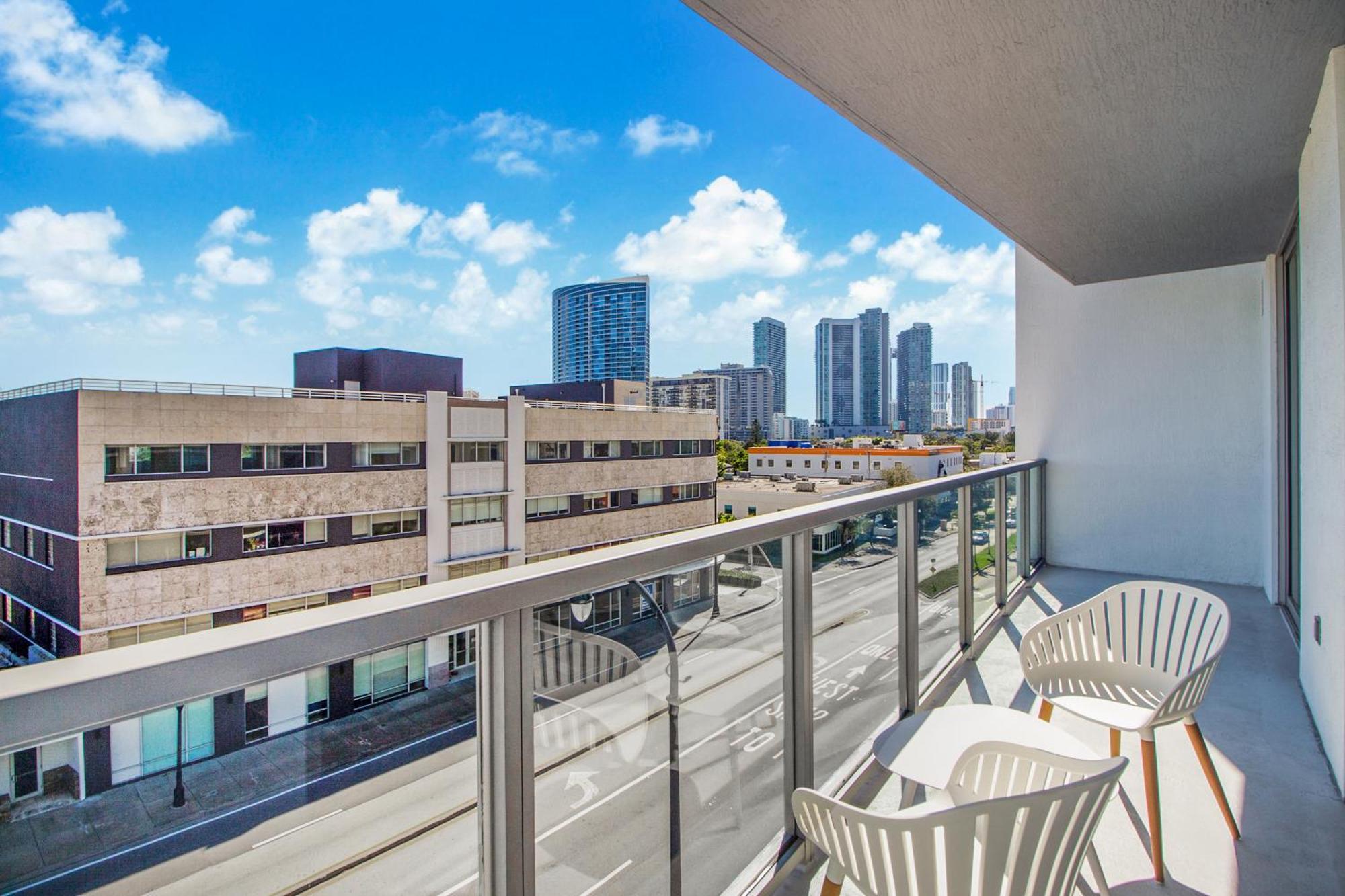 Apartment Quadro Residences By Ionica