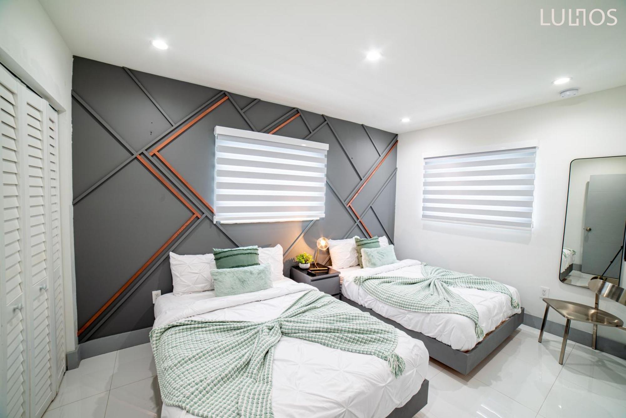 Cozy Paradise, With Heated Pool, Near Airport In L16