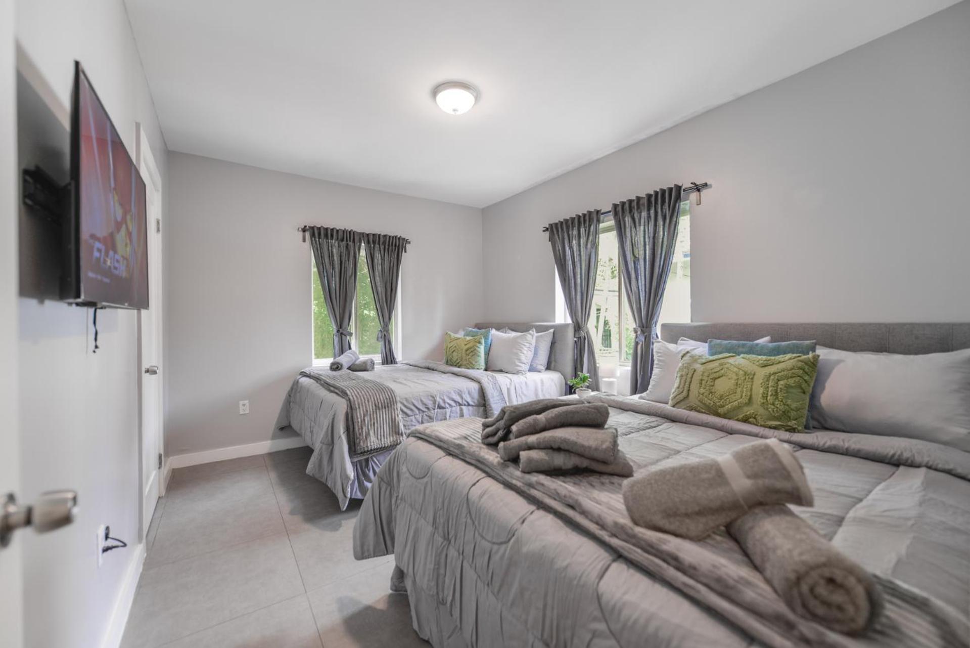 Awesome Duplex On The East Side Of *