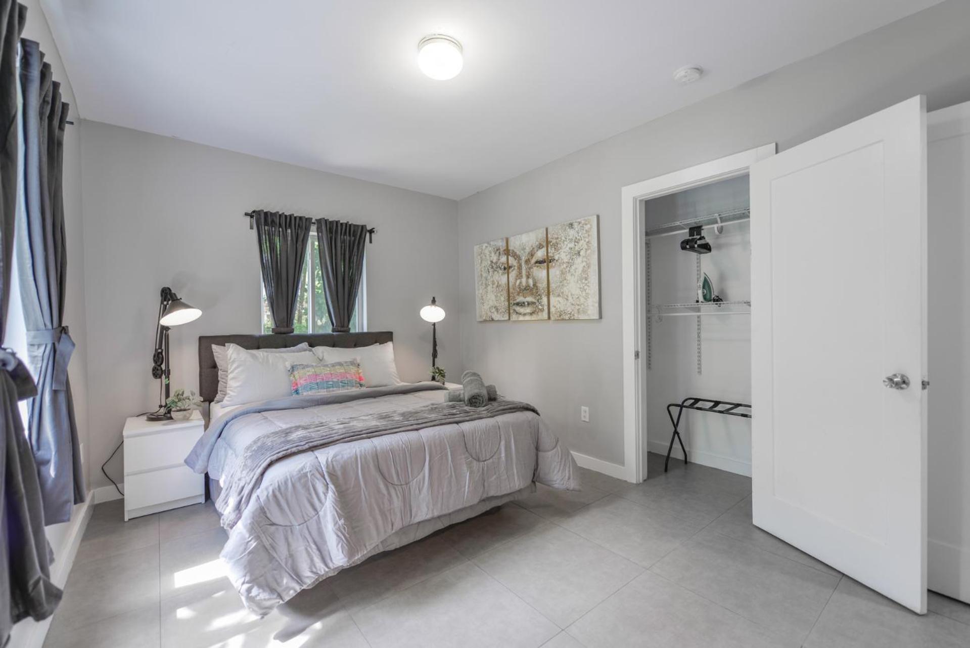 Awesome Duplex On The East Side Of *