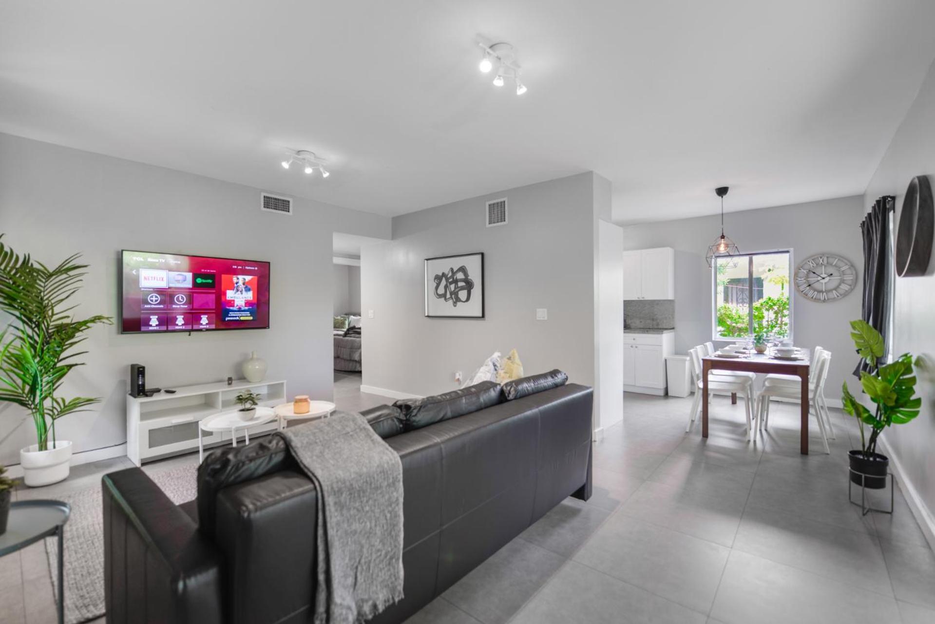 Awesome Duplex On The East Side Of Holiday home Miami