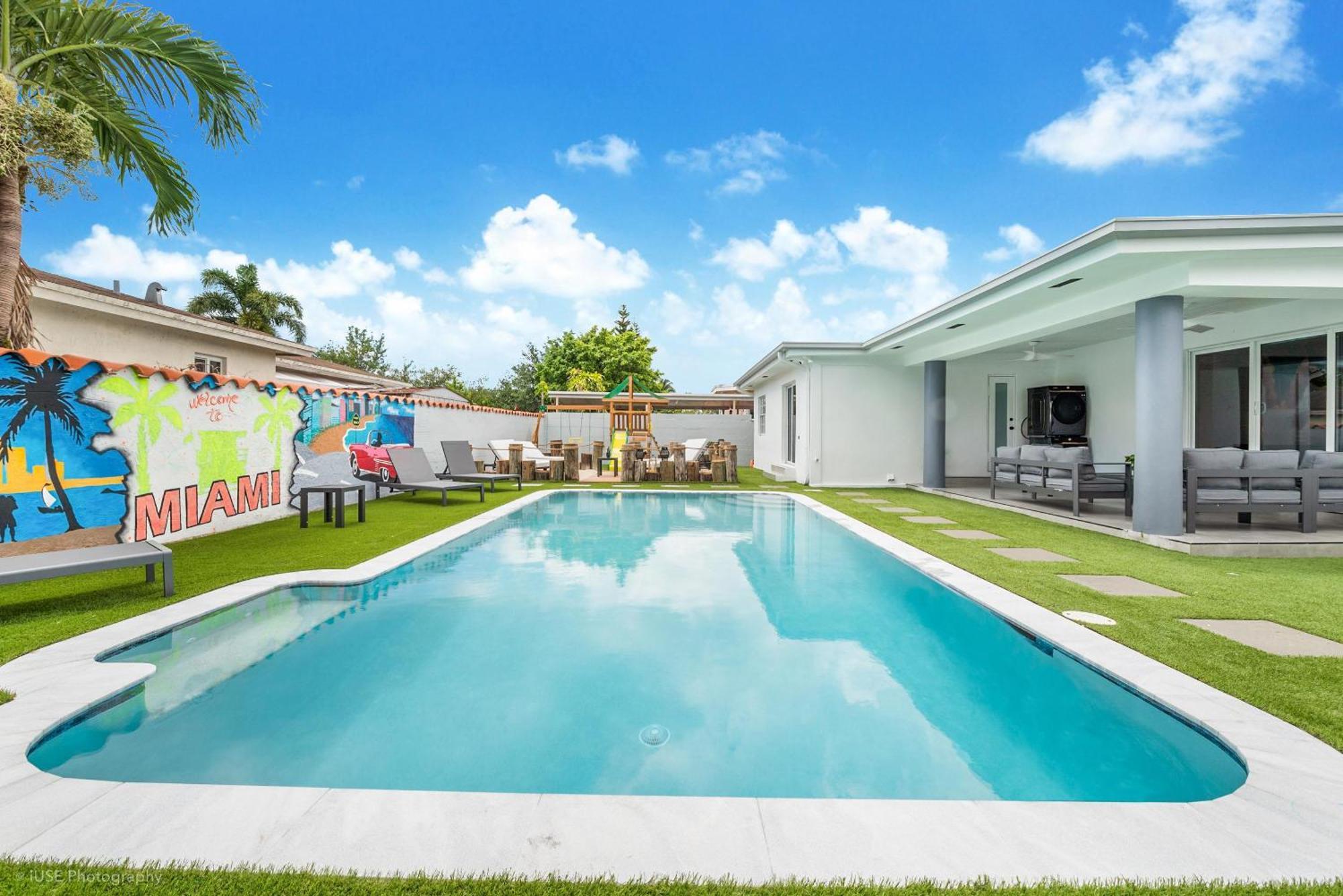 6Br Ultimate Retreat Pool, Sports Court & Bbq L10