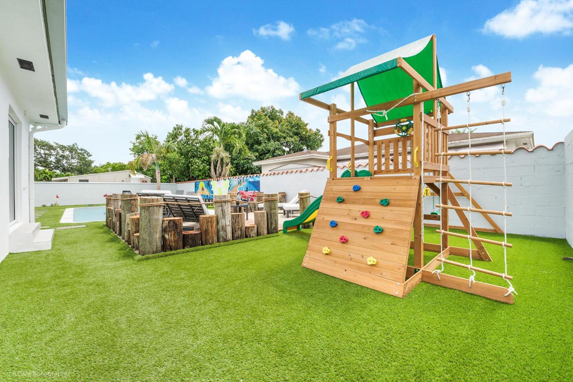 6Br Ultimate Retreat Pool, Sports Court & Bbq L10