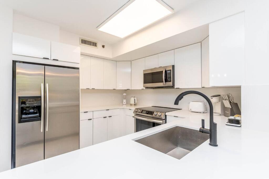 Luxury Vip 3 Bed 2 Bath Yacht Club Aventura