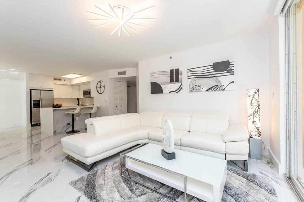 Luxury Vip 3 Bed 2 Bath Yacht Club Aventura