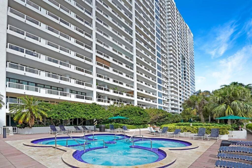 Paradise Found! Skyline And Water Views! * Miami