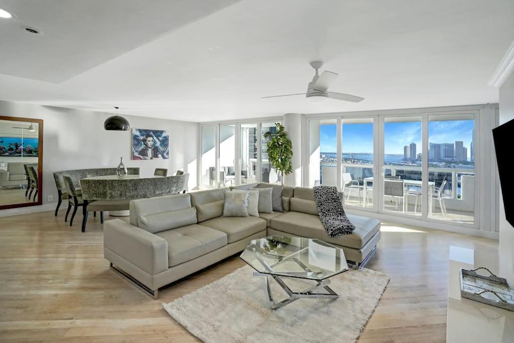 Over The Moon! Skyline And Water Views! * Miami