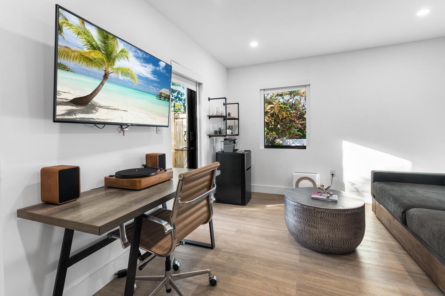 Enjoy Modern Oasis Private Patio - Near Holiday home *