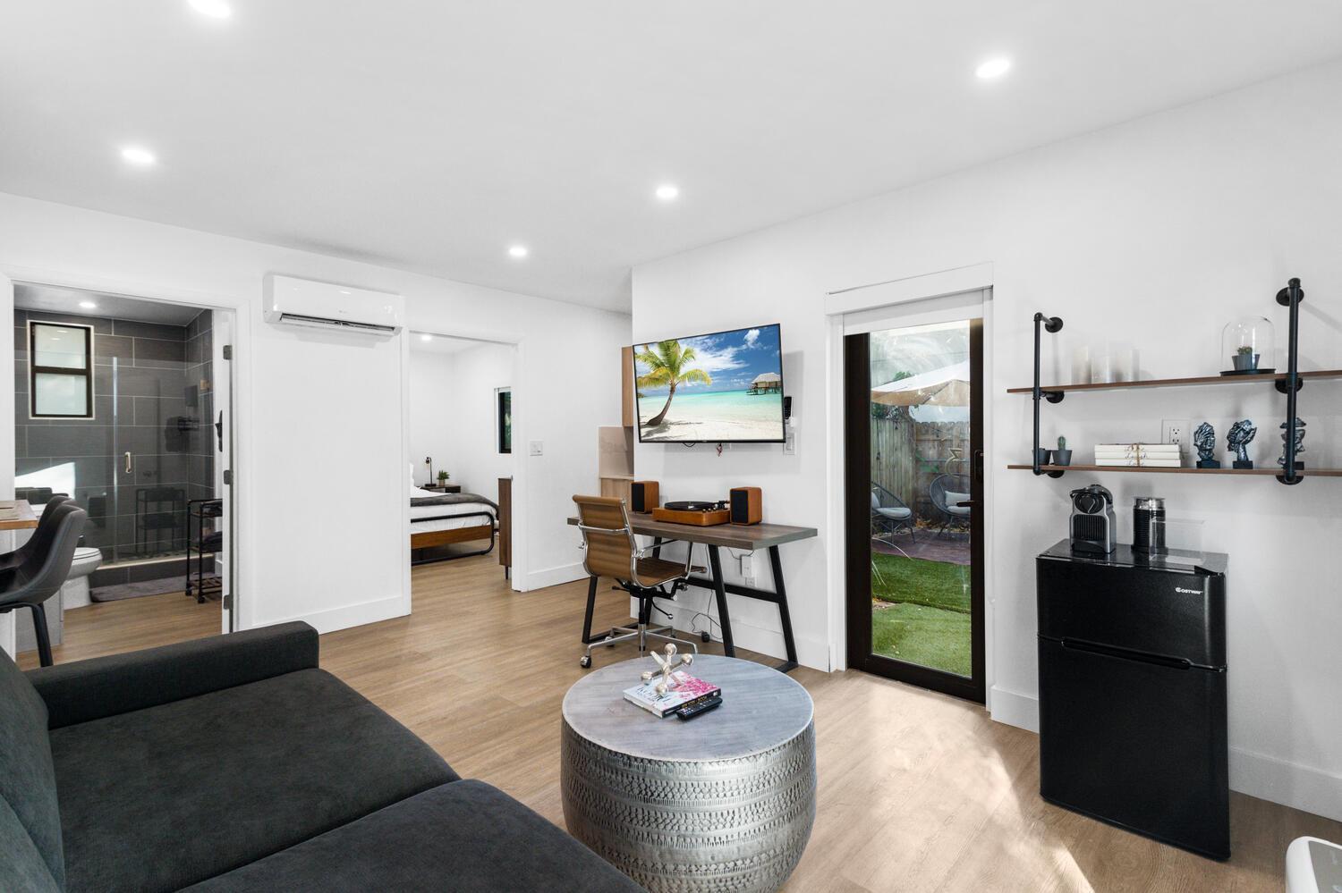 Enjoy Modern Oasis Private Patio - Near Miami